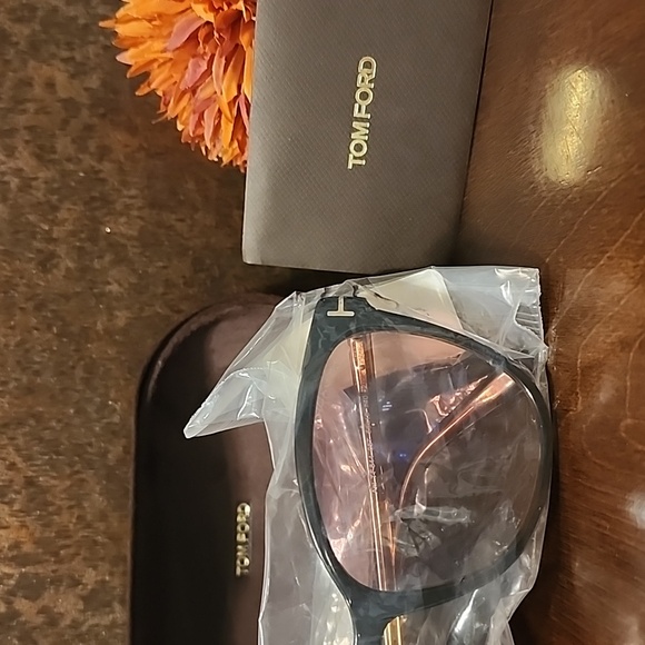 Tom Ford Sunglasses, New - Picture 9 of 9